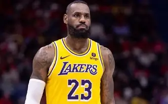 LeBron James: Huyền thoại bóng rổ thách thức tuổi tác và lịch sử